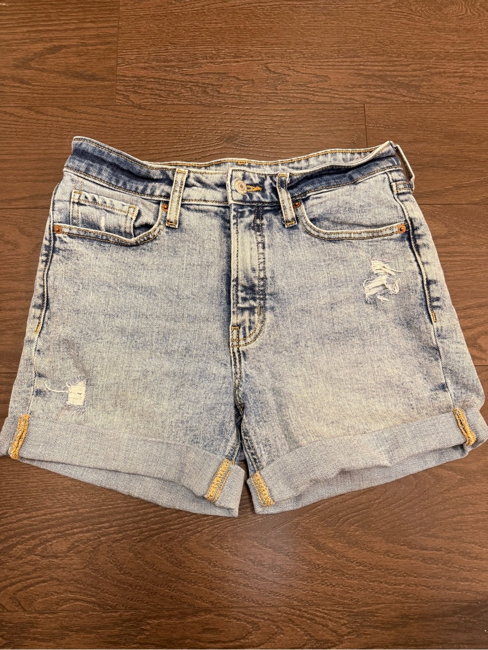 ON Mom Jean Light Denim Women's Shorts - Casual Rolled Hem